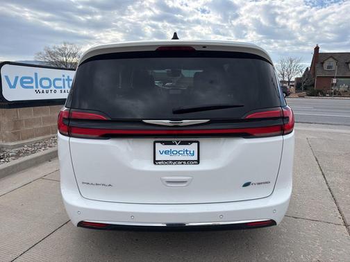 2023 Chrysler Pacifica Hybrid Touring L