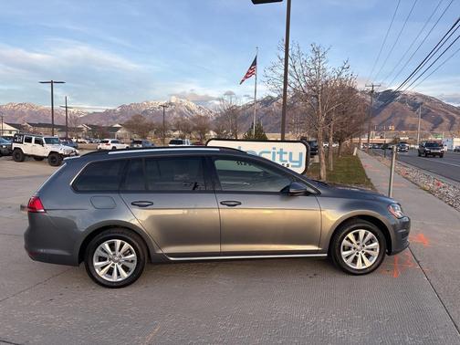 2017 Volkswagen Golf SportWagen TSI S