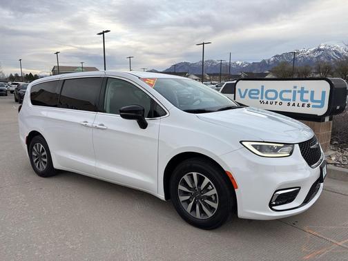 2024 Chrysler Pacifica Hybrid Select