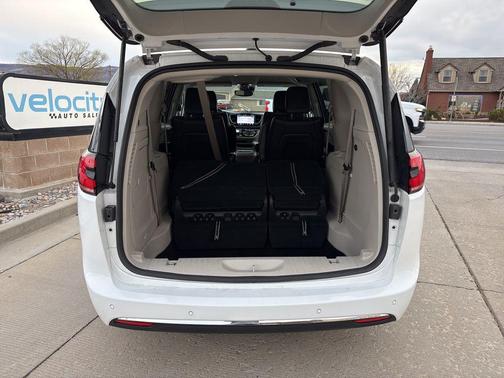 2024 Chrysler Pacifica Hybrid Select