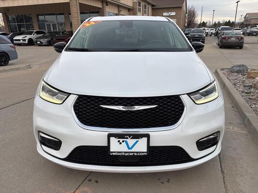 2024 Chrysler Pacifica Hybrid Select