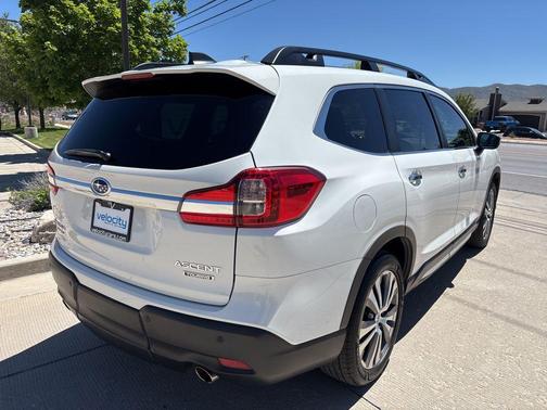 Crystal White Pearl 2022 Subaru Ascent Touring 7-Passenger