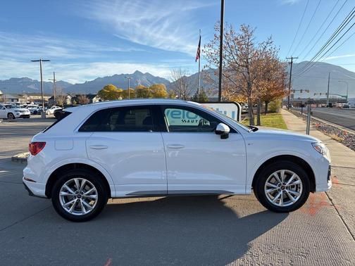2024 Audi Q3 Premium 45 TFSI S line quattro Tiptronic