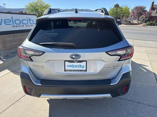 Ice Silver Metallic 2021 Subaru Outback Limited XT