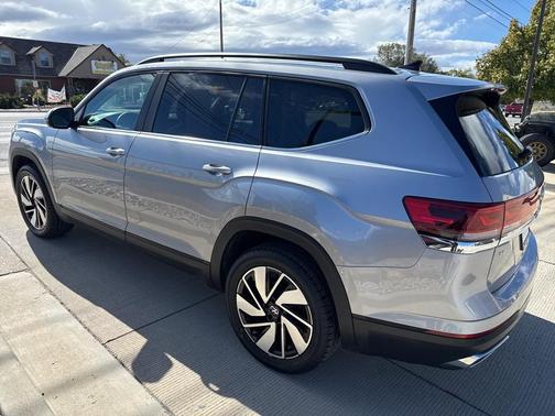 2024 Volkswagen Atlas 2.0T SE w/Technology 4MOTION