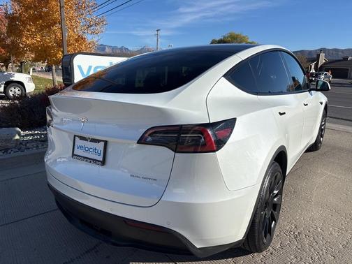 2022 Tesla Model Y Long Range Dual Motor All-Wheel Drive