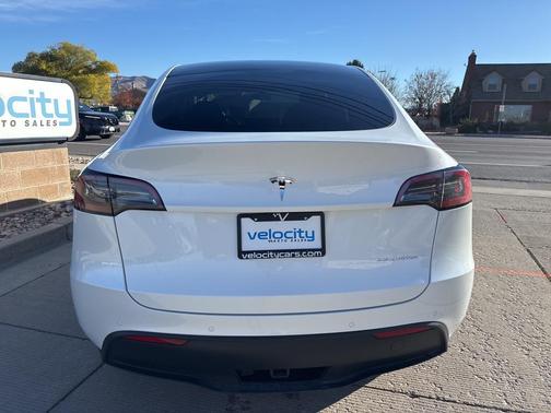 2022 Tesla Model Y Long Range Dual Motor All-Wheel Drive