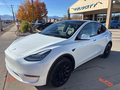 2022 Tesla Model Y Long Range Dual Motor All-Wheel Drive