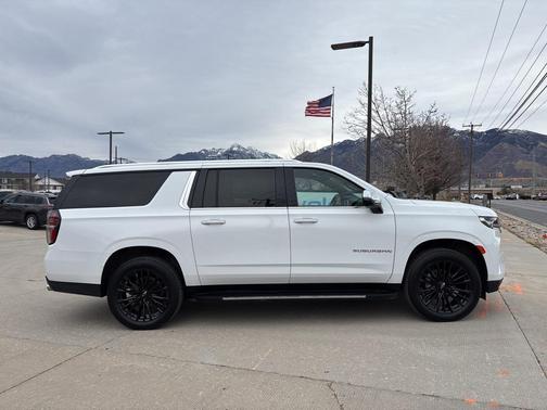 2023 Chevrolet Suburban Premier