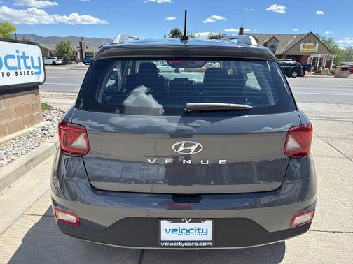 Ecotronic Gray 2025 Hyundai VENUE SEL