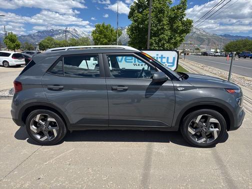 Ecotronic Gray 2025 Hyundai VENUE SEL