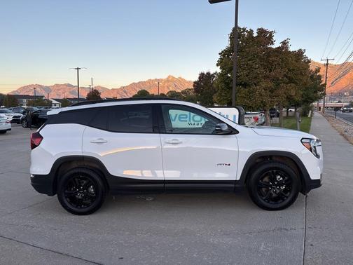 2023 GMC Terrain AWD AT4