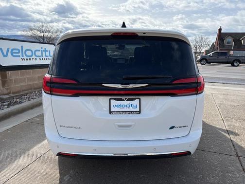 2023 Chrysler Pacifica Hybrid Touring L