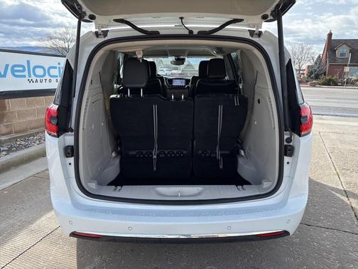 2023 Chrysler Pacifica Hybrid Touring L