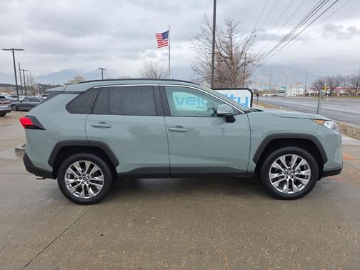 2021 Toyota RAV4 XLE Premium