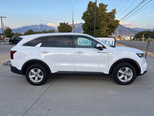 2023 Kia Sorento LX