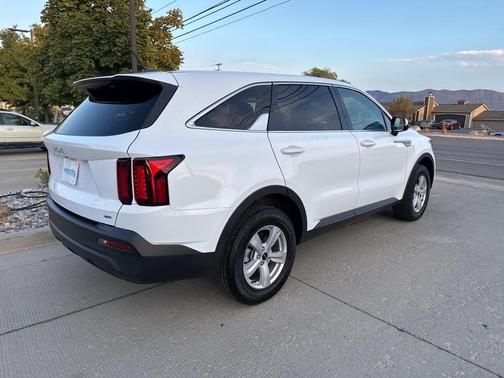 2023 Kia Sorento LX