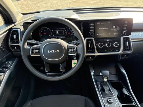 2023 Kia Sorento LX