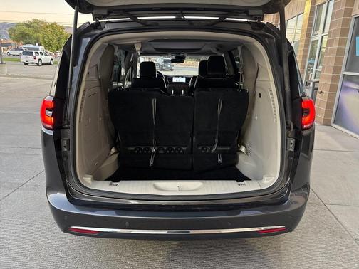 2022 Chrysler Pacifica Hybrid Limited