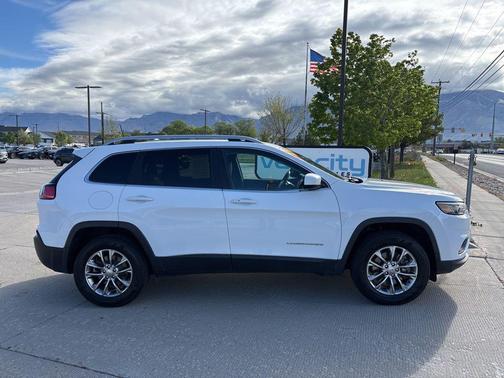Bright White Clearcoat 2019 Jeep Cherokee Latitude Plus