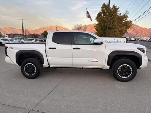 2024 Toyota Tacoma TRD Off-Road