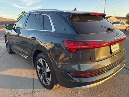 2021 Audi e-tron Premium Plus