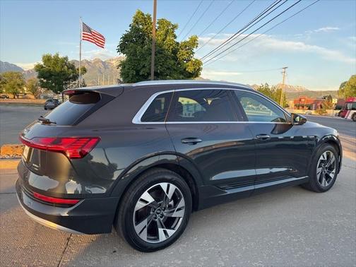 2021 Audi e-tron Premium Plus