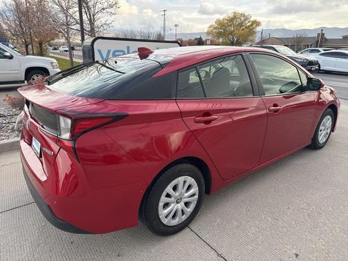 2022 Toyota Prius LE