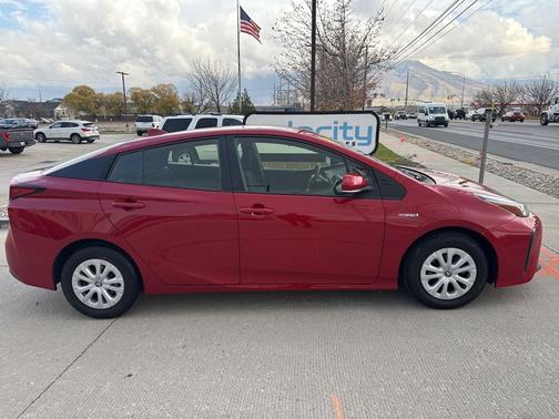 2022 Toyota Prius LE