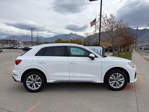2023 Audi Q3 Premium 45 TFSI S line quattro Tiptronic