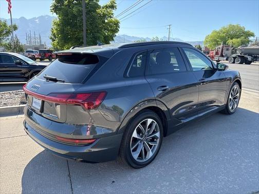 2021 Audi e-tron Premium Plus