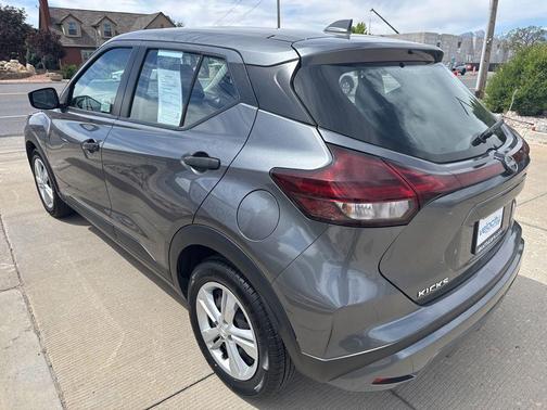 Gun Metallic 2024 Nissan Kicks S