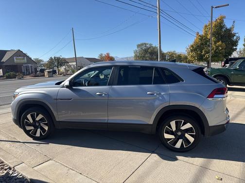 2024 Volkswagen Atlas Cross Sport 2.0T SE w/Technology