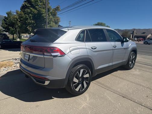 2024 Volkswagen Atlas Cross Sport 2.0T SE w/Technology
