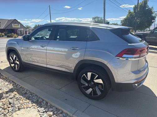 2024 Volkswagen Atlas Cross Sport 2.0T SE w/Technology