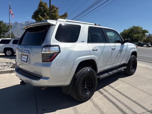 2024 Toyota 4Runner SR5