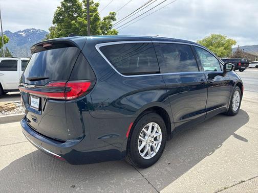 Fathom Blue Pearlcoat 2023 Chrysler Pacifica Touring L