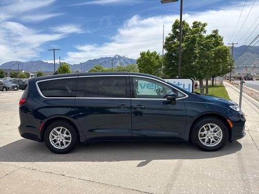 Fathom Blue Pearlcoat 2023 Chrysler Pacifica Touring L