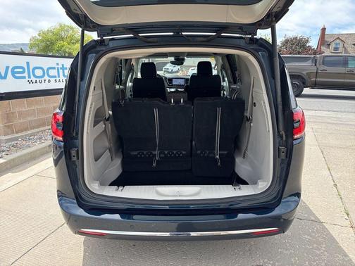 Fathom Blue Pearlcoat 2023 Chrysler Pacifica Touring L