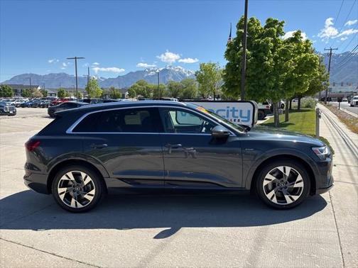 2021 Audi e-tron Premium