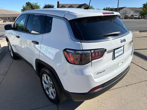 Bright White Clearcoat 2024 Jeep Compass Sport