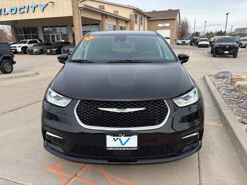 2024 Chrysler Pacifica Hybrid Select