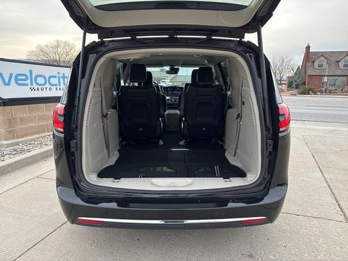 2024 Chrysler Pacifica Hybrid Select