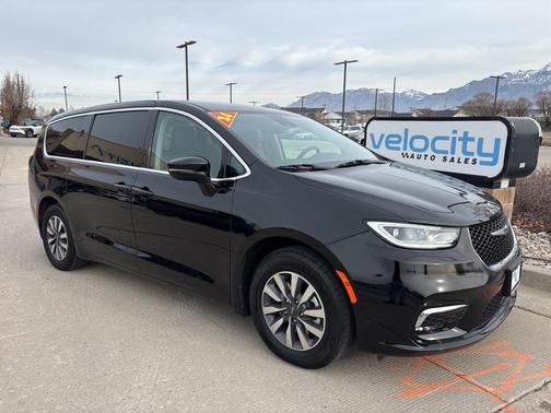 2024 Chrysler Pacifica Hybrid Select