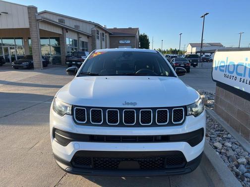 Bright White Clearcoat 2024 Jeep Compass Sport
