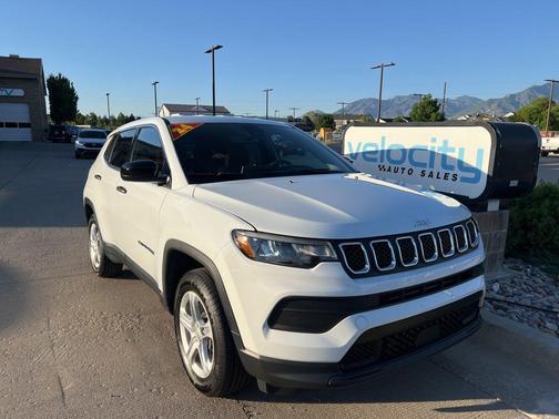 Bright White Clearcoat 2024 Jeep Compass Sport