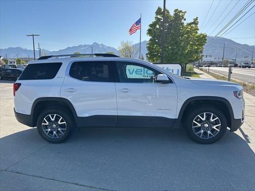 2023 GMC Acadia AWD SLT