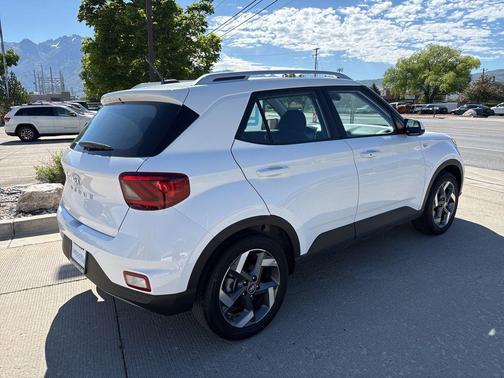 Lunar White 2025 Hyundai VENUE SEL