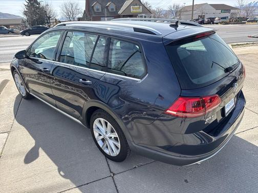 2017 Volkswagen Golf Alltrack TSI S