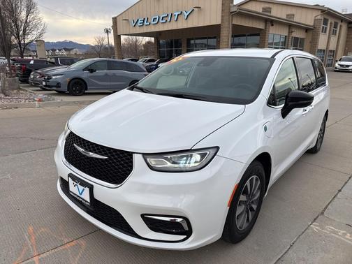 2024 Chrysler Pacifica Hybrid Select